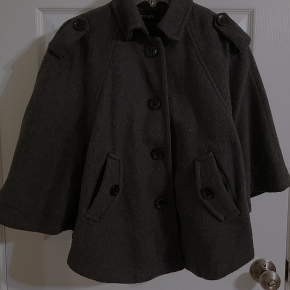 Cape - Picture 2 of 5